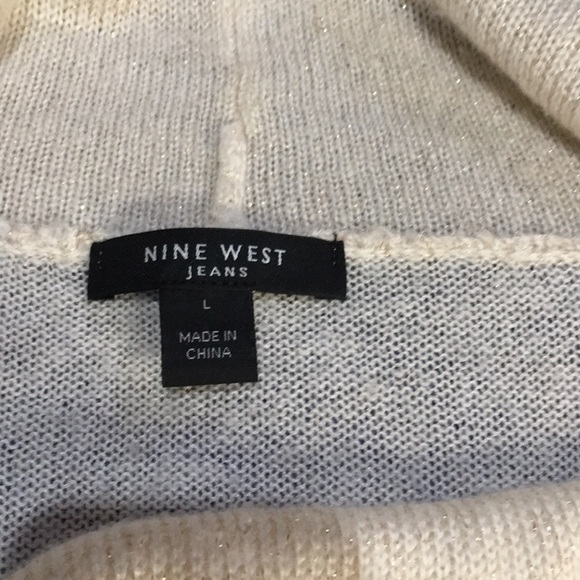 Cream and gold sparkles - Picture 2 of 3